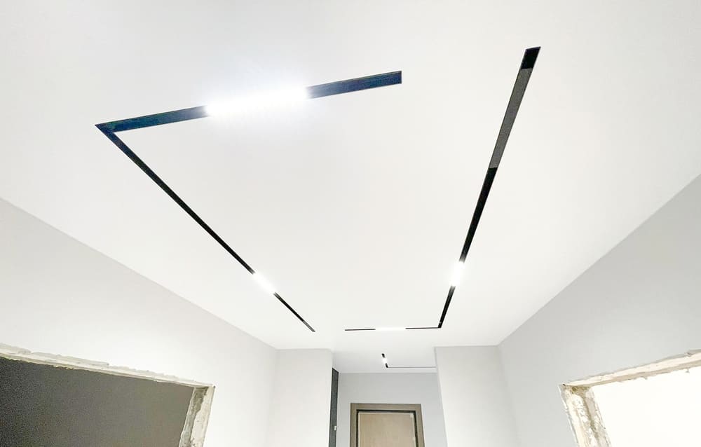 Магнитные треки для натяжного потолка